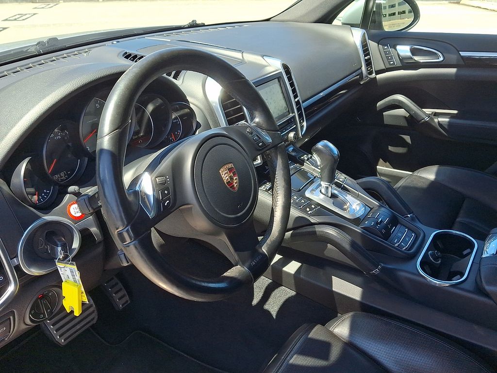 Thumbnail: 2012 Porsche Cayenne - 4