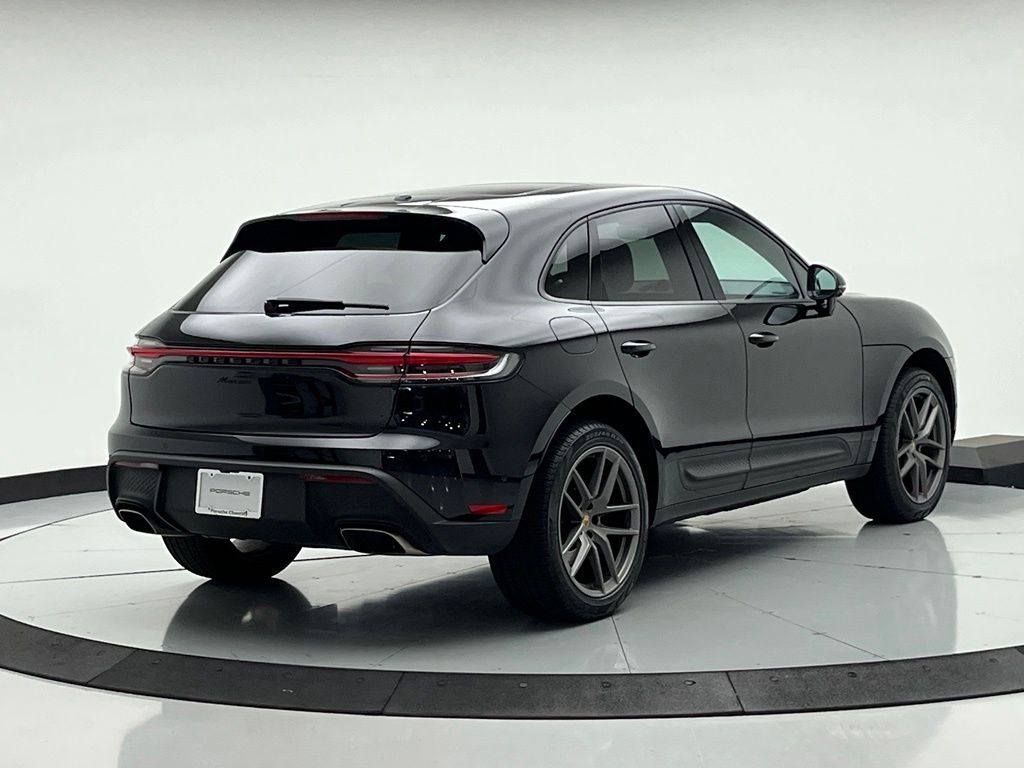 Thumbnail: 2023 Porsche Macan - 9