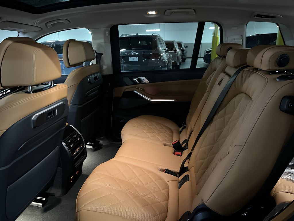 Thumbnail: 2026 BMW X7 - 23