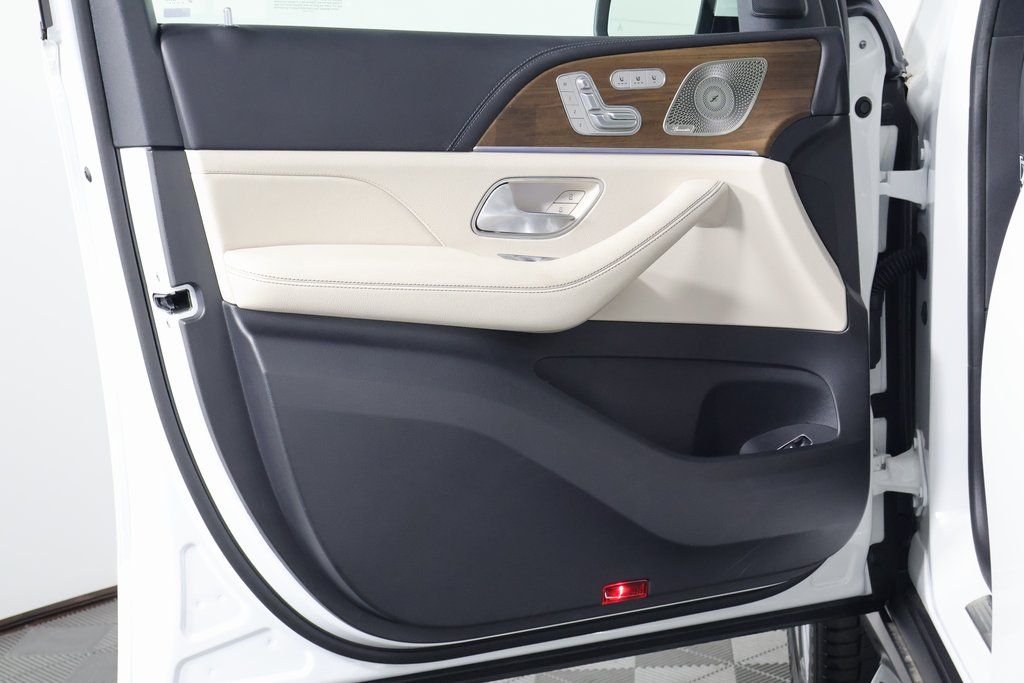 Thumbnail: 2025 Mercedes-Benz GLS - 8