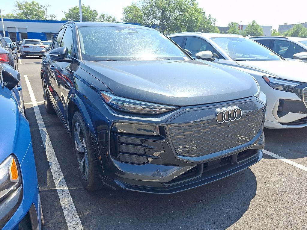 Thumbnail: 2025 Audi Q6 e-tron - 3