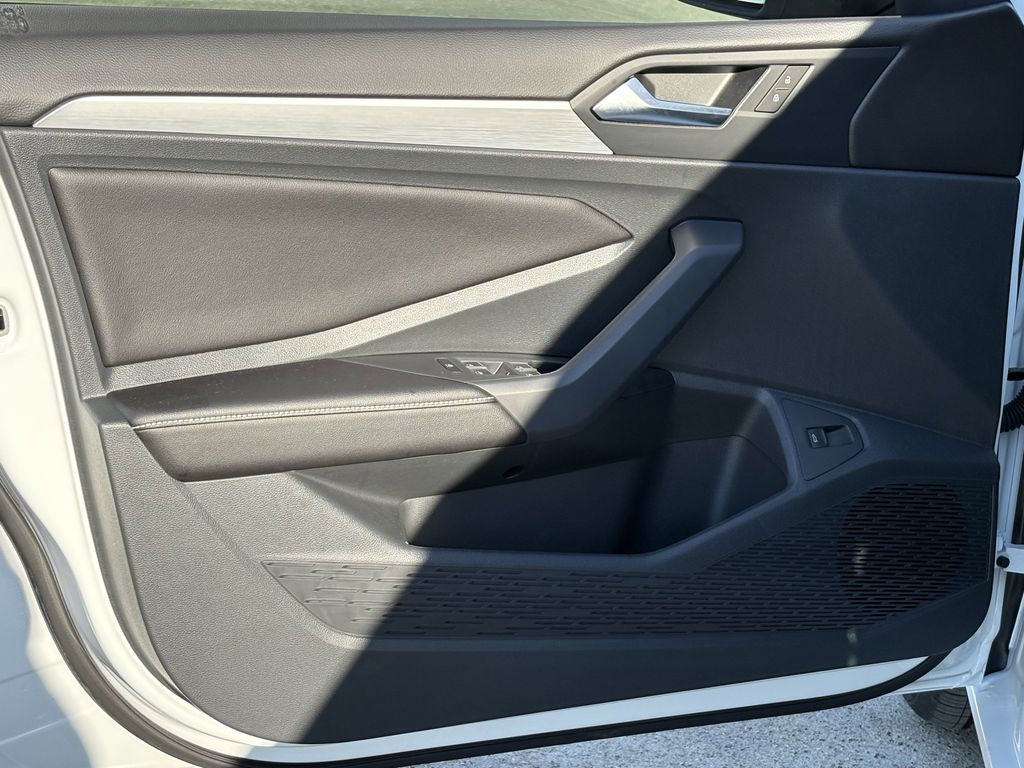 New 2026 Pure White Volkswagen 1.5T Sport image 10