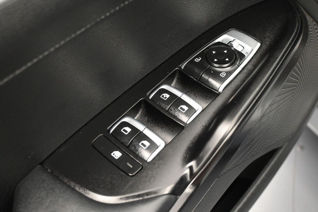 Used 2024 Everlasting Silver Kia LXS image 13