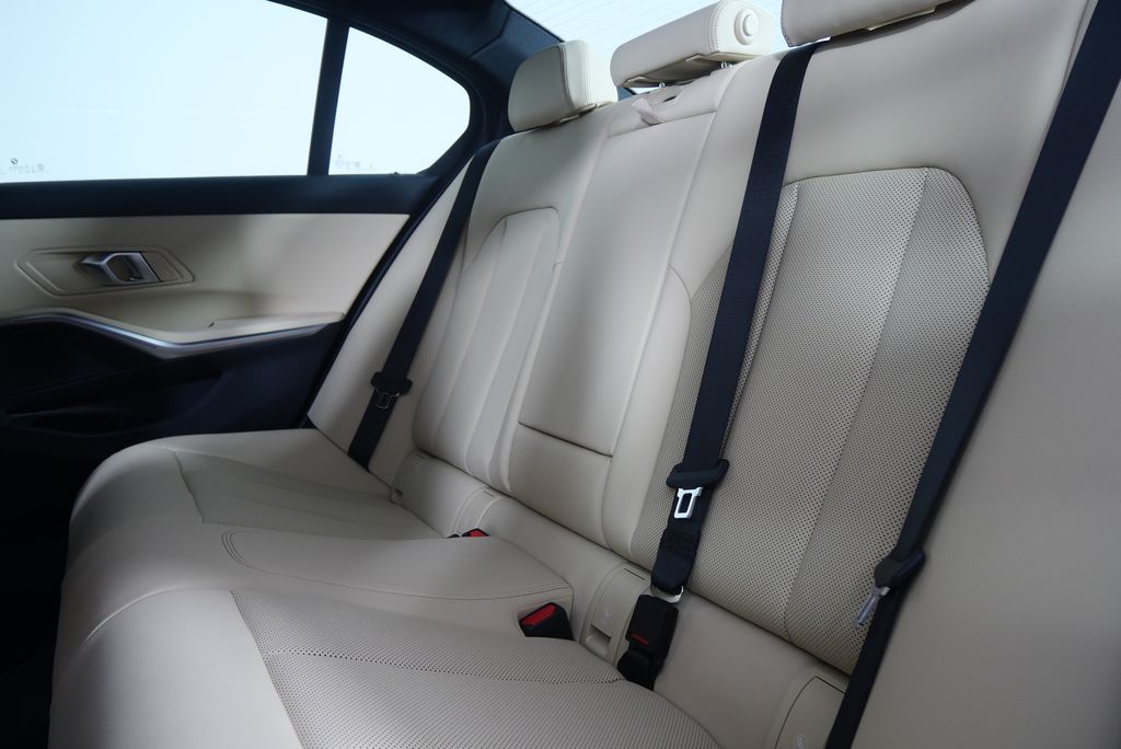 2025 BMW 3 Series 330i 15