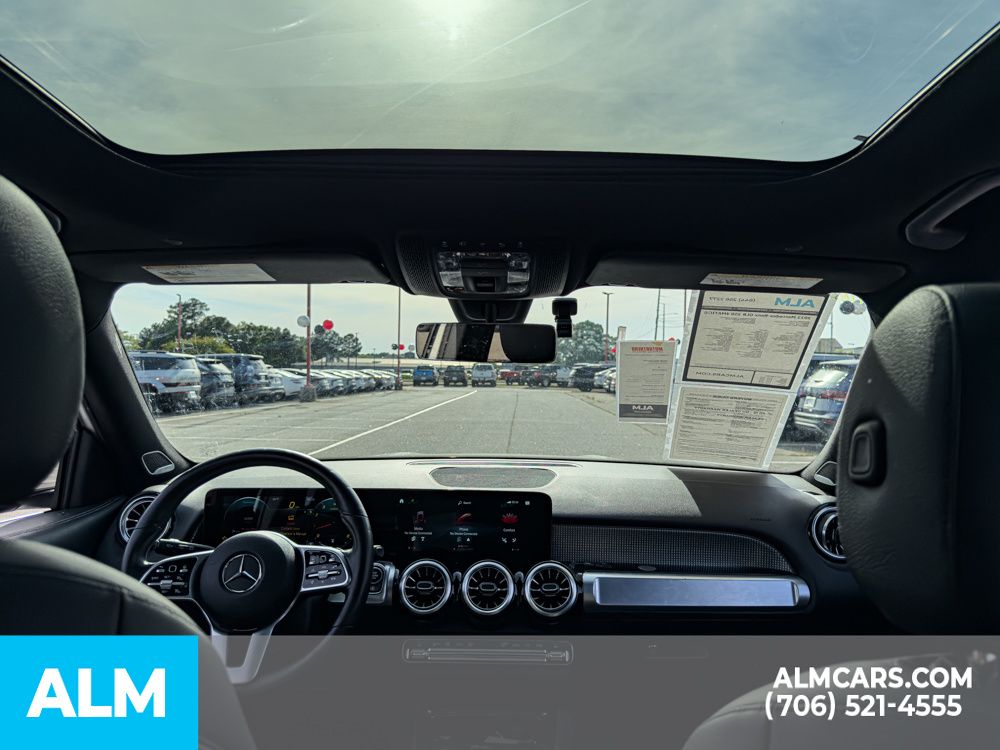 Used 2022 Polar White Mercedes-Benz GLB 250 image 18