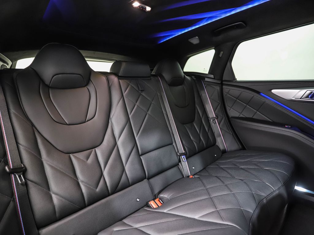 Thumbnail: 2026 BMW XM - 28