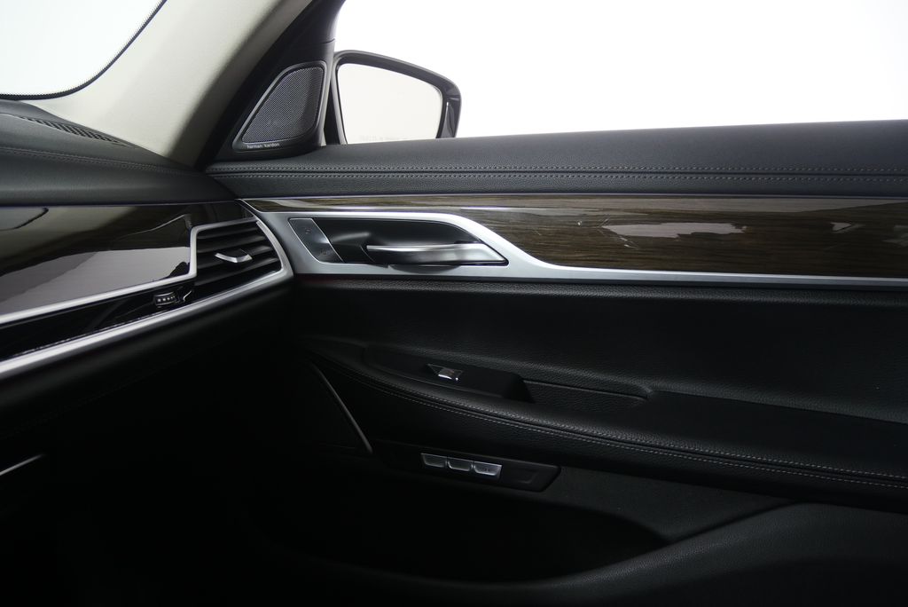 Thumbnail: 2018 BMW 7 Series - 26