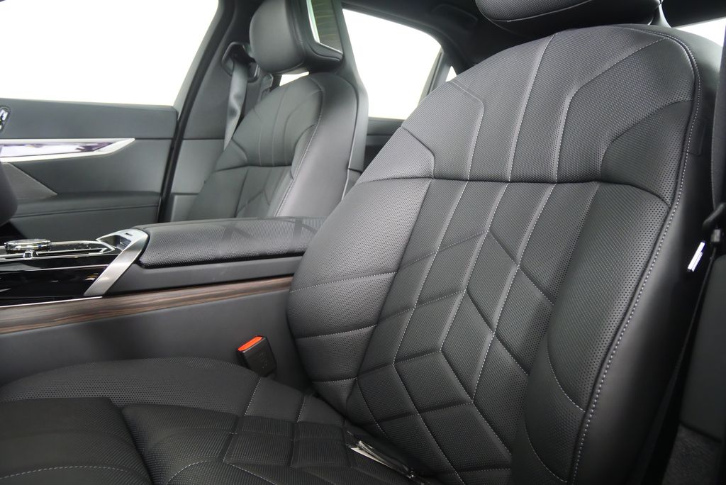 Thumbnail: 2026 BMW 7 Series - 11