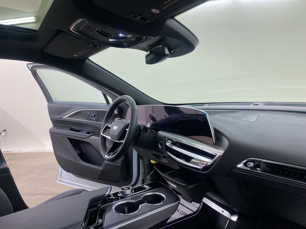 2025 Cadillac LYRIQ Luxury photo