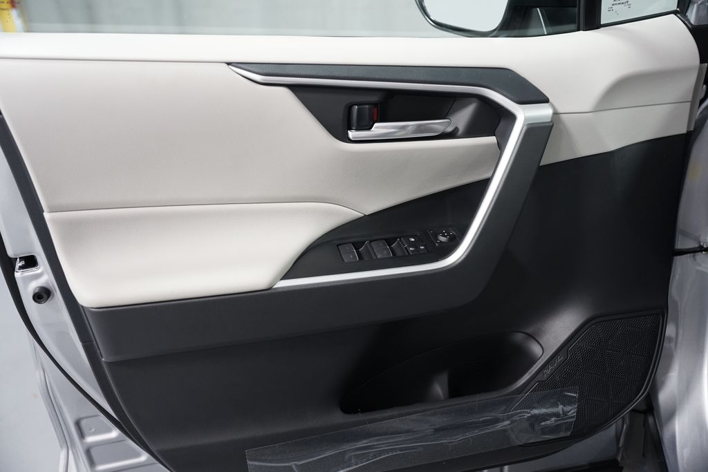 Thumbnail: 2025 Toyota RAV4 - 30