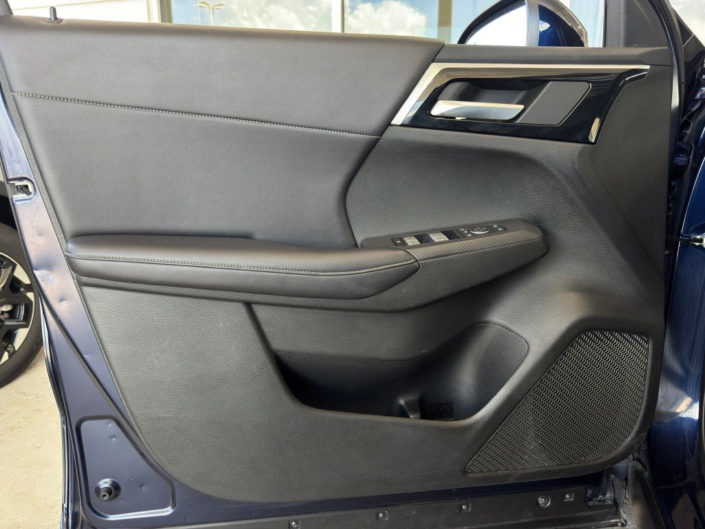 2024 Mitsubishi Outlander SE Silver at South Houston Nissan