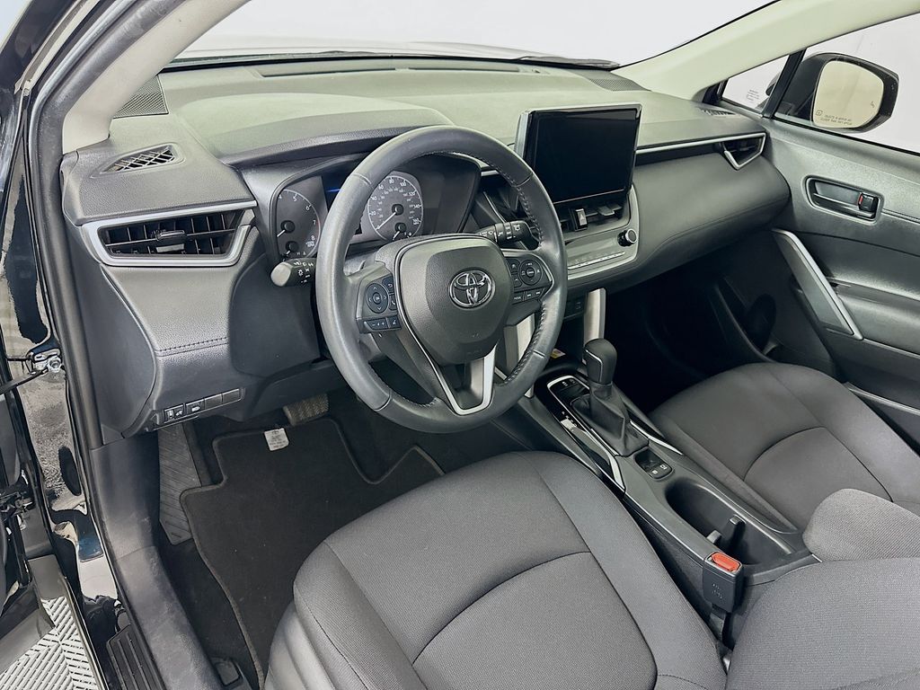 2023 Toyota Corolla Cross LE 9