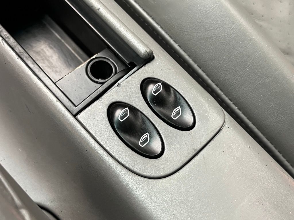 Thumbnail: 2004 Porsche 911 - 15