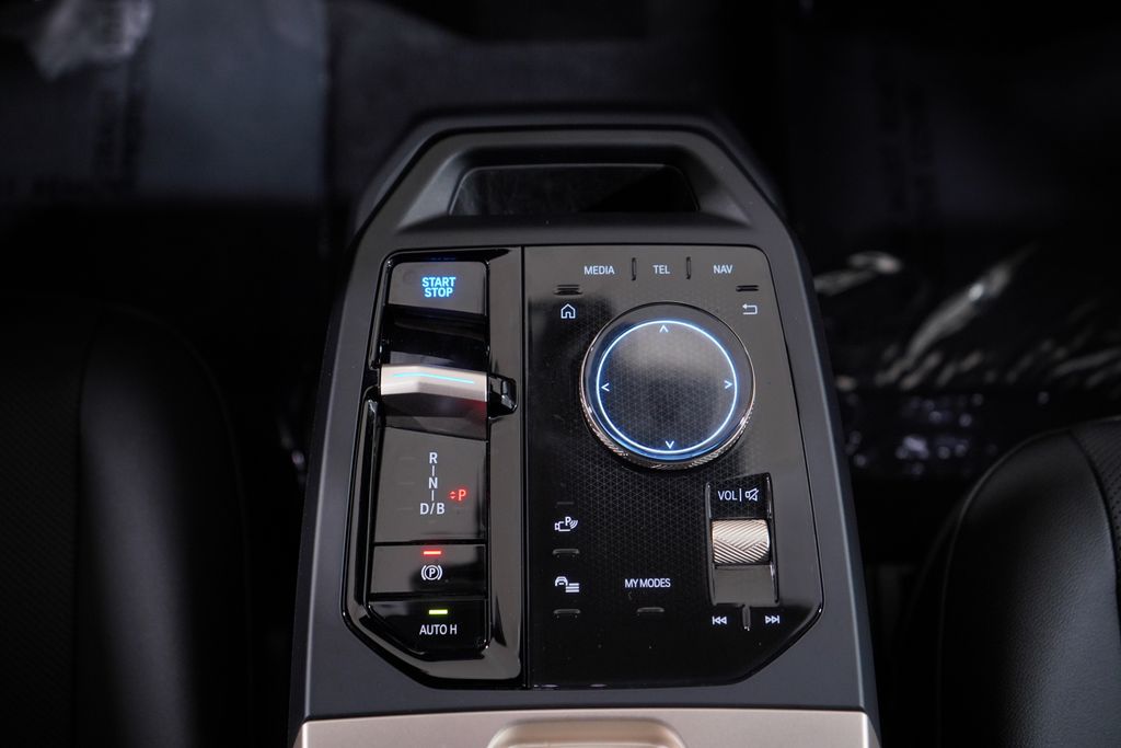 Thumbnail: 2026 BMW iX - 13