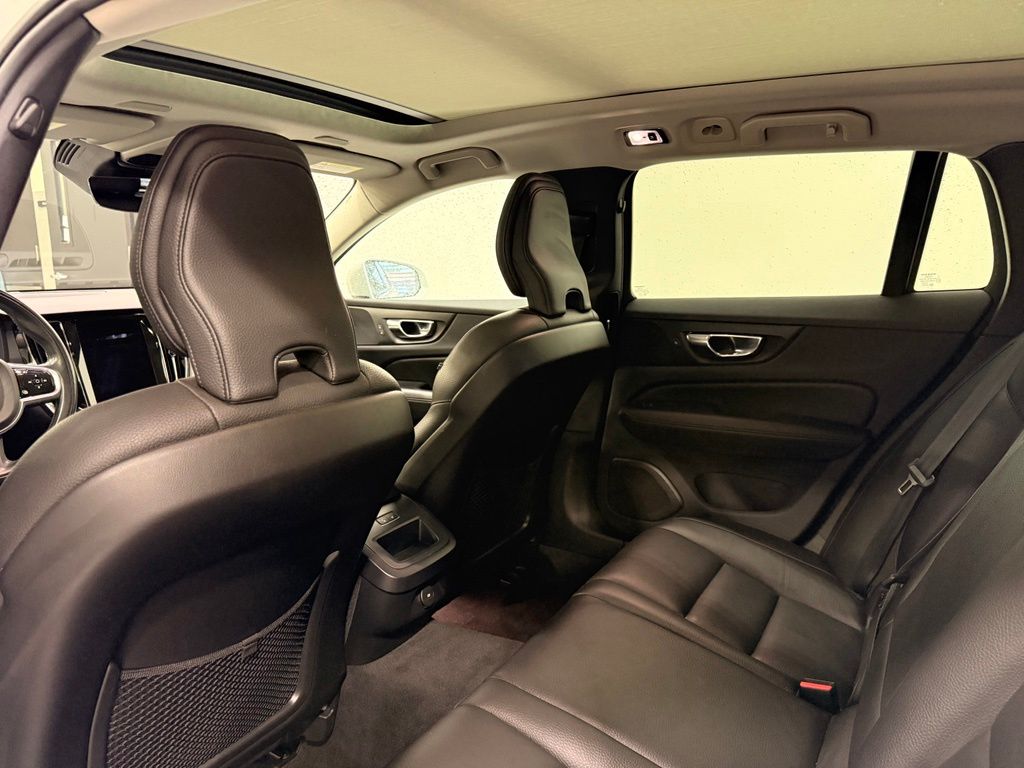 Thumbnail: 2022 Volvo S60 - 20