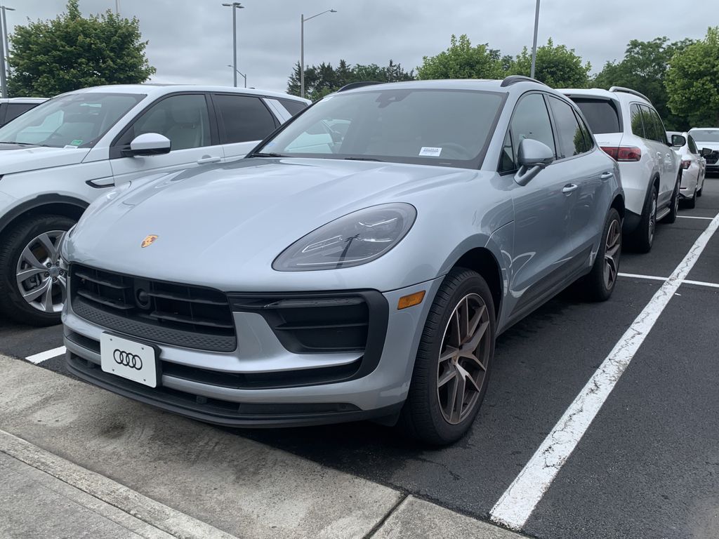 2024 Porsche Macan Base 3