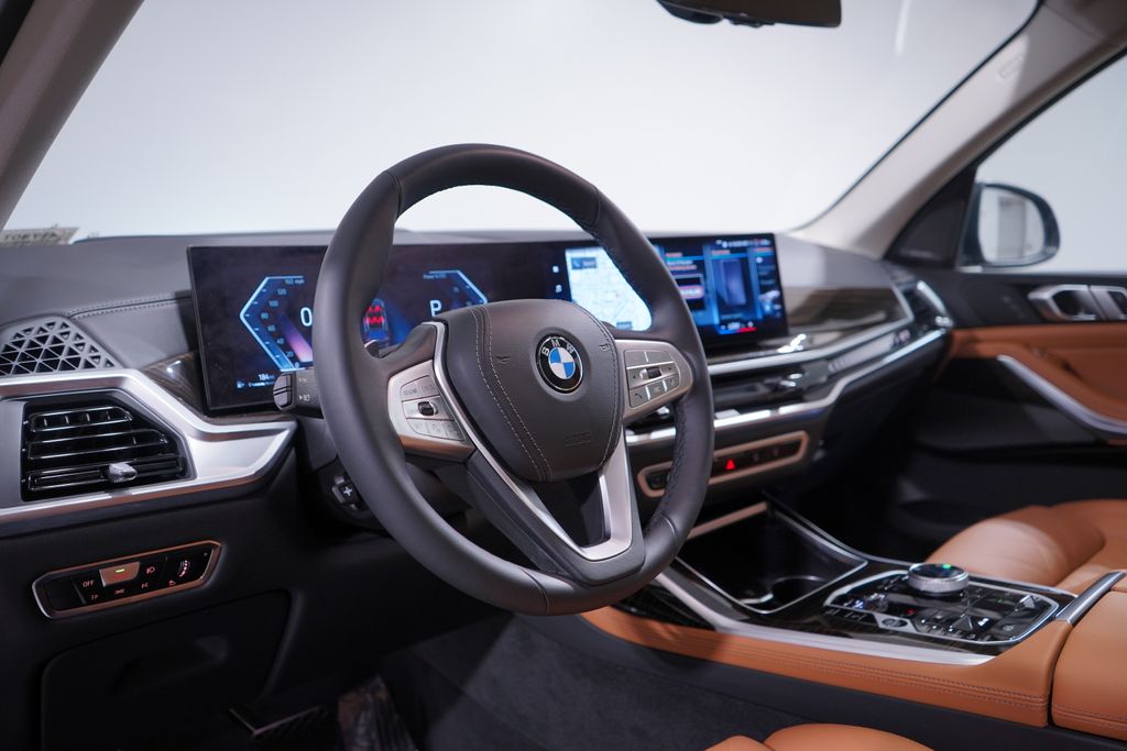 Thumbnail: 2023 BMW X7 - 6