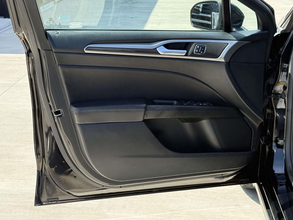 Used 2018 Black Ford SE image 30