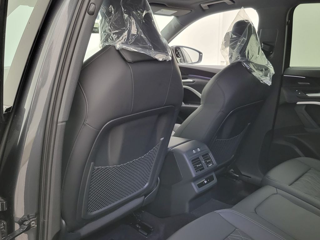 Thumbnail: 2026 Audi SQ5 - 23