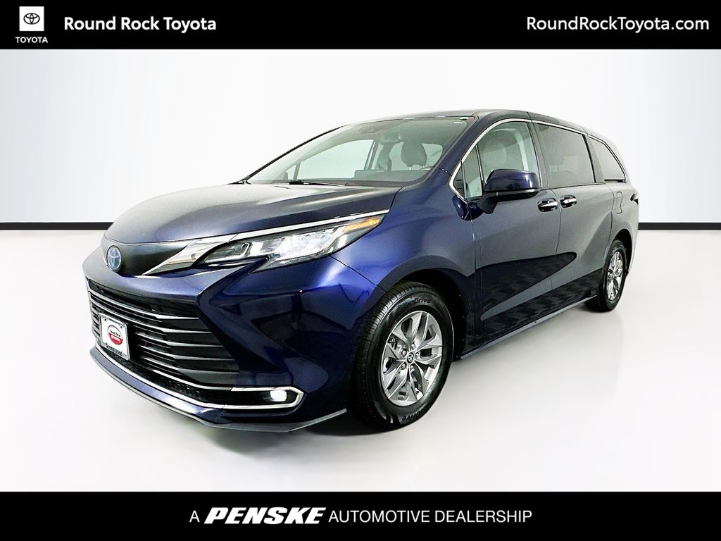 2022 Toyota Sienna XLE -
                Round Rock, TX