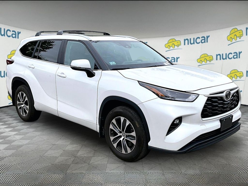2023 Toyota Highlander — photo 1