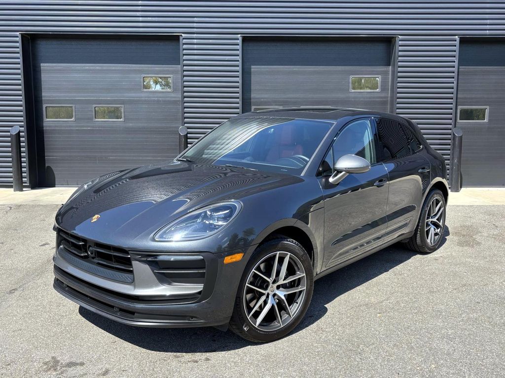 /2023 Porsche Macan