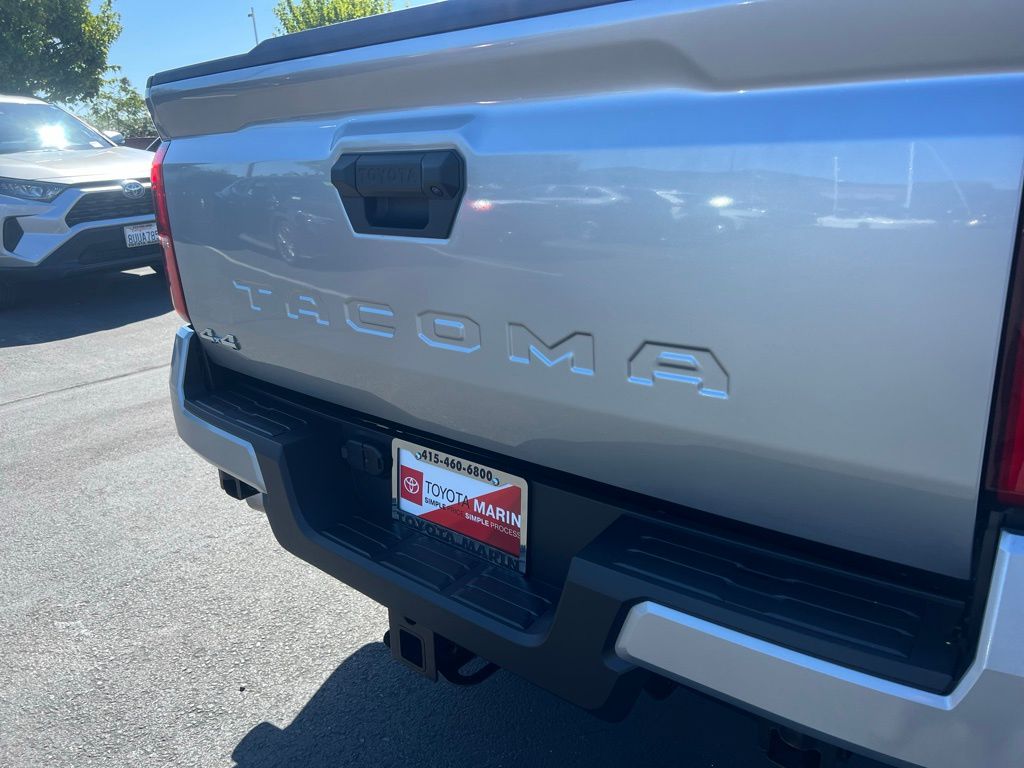 2025 Toyota Tacoma SR5 Double Cab photo 9