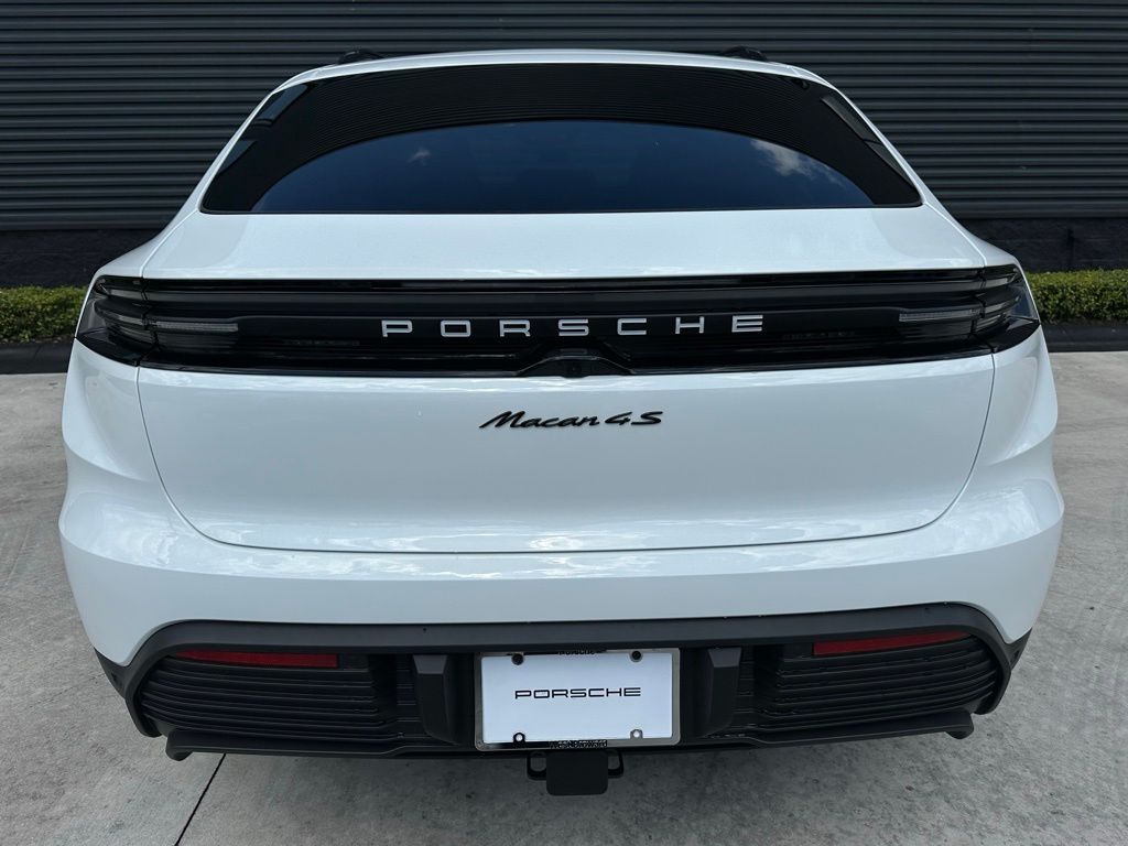 Thumbnail: 2026 Porsche Macan - 12