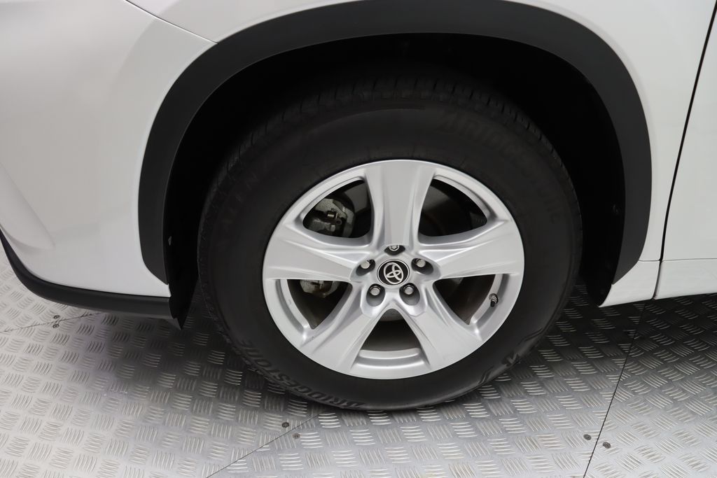 2024 Toyota Highlander LE 4