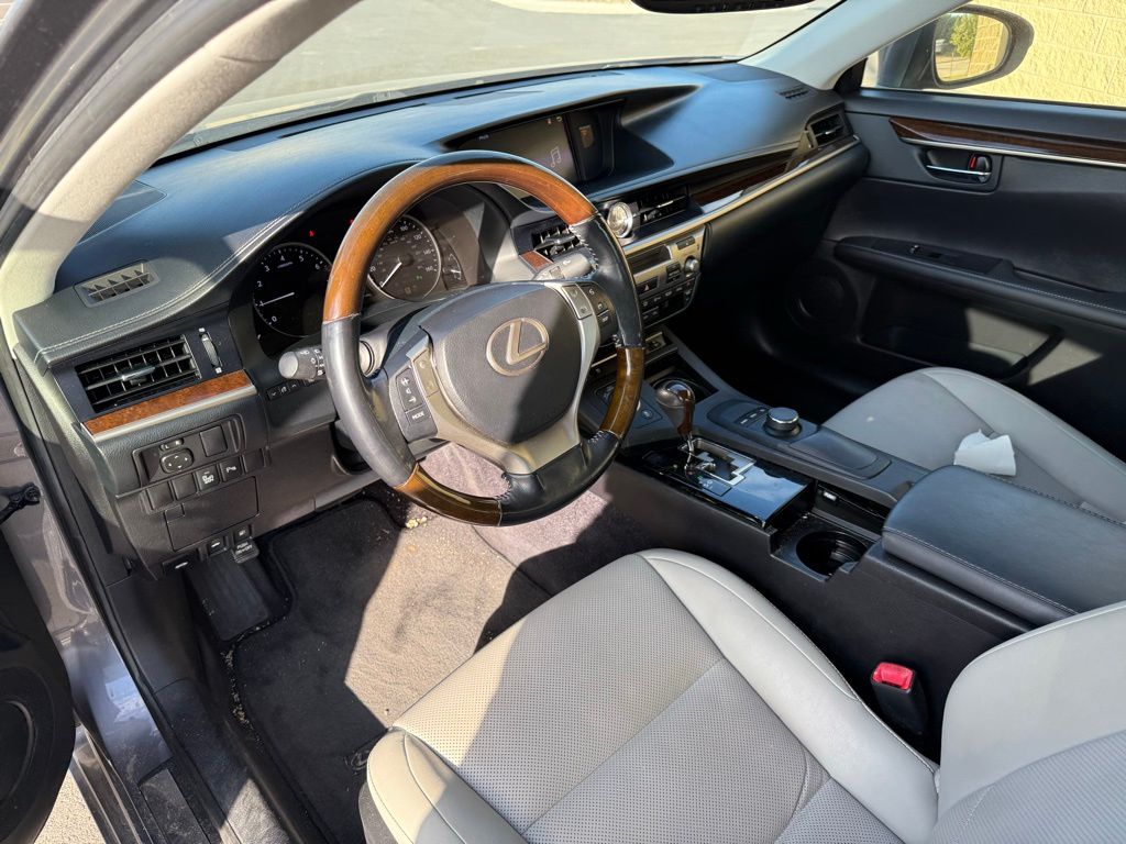 Thumbnail: 2015 Lexus ES - 7