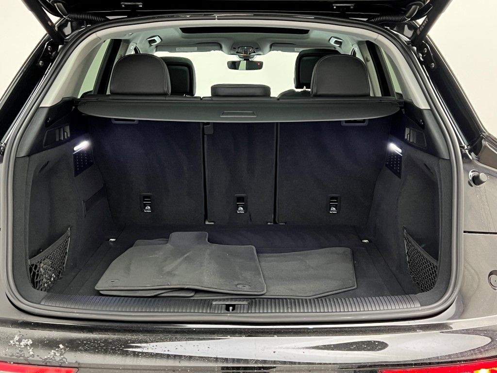 Thumbnail: 2023 Audi Q5 - 10