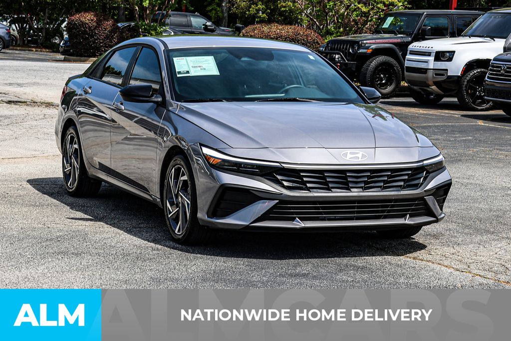 Used 2025 Silver Hyundai SEL Sport image 5