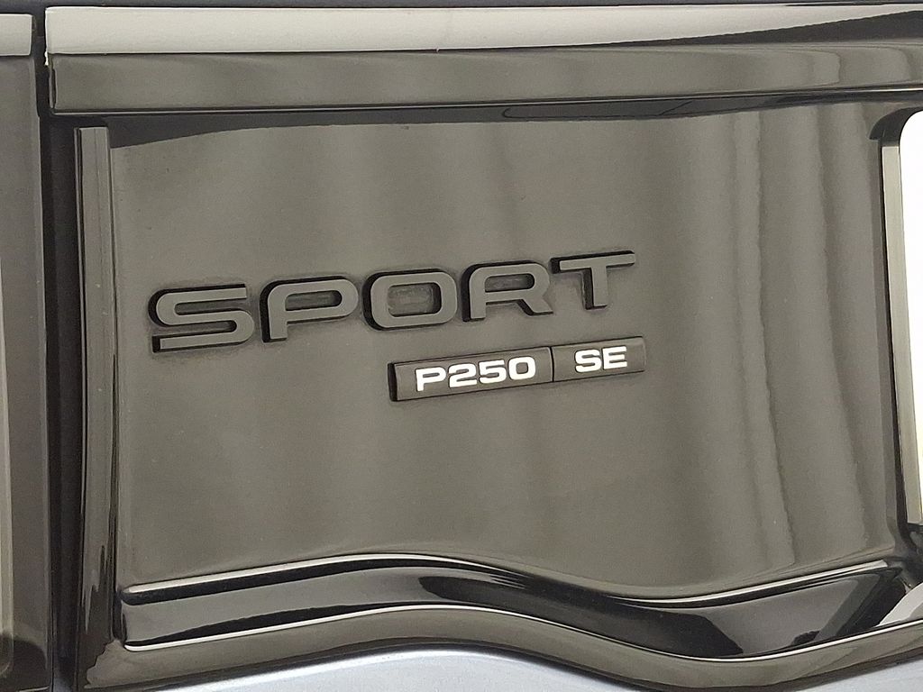 Thumbnail: 2020 Land Rover Discovery Sport - 32