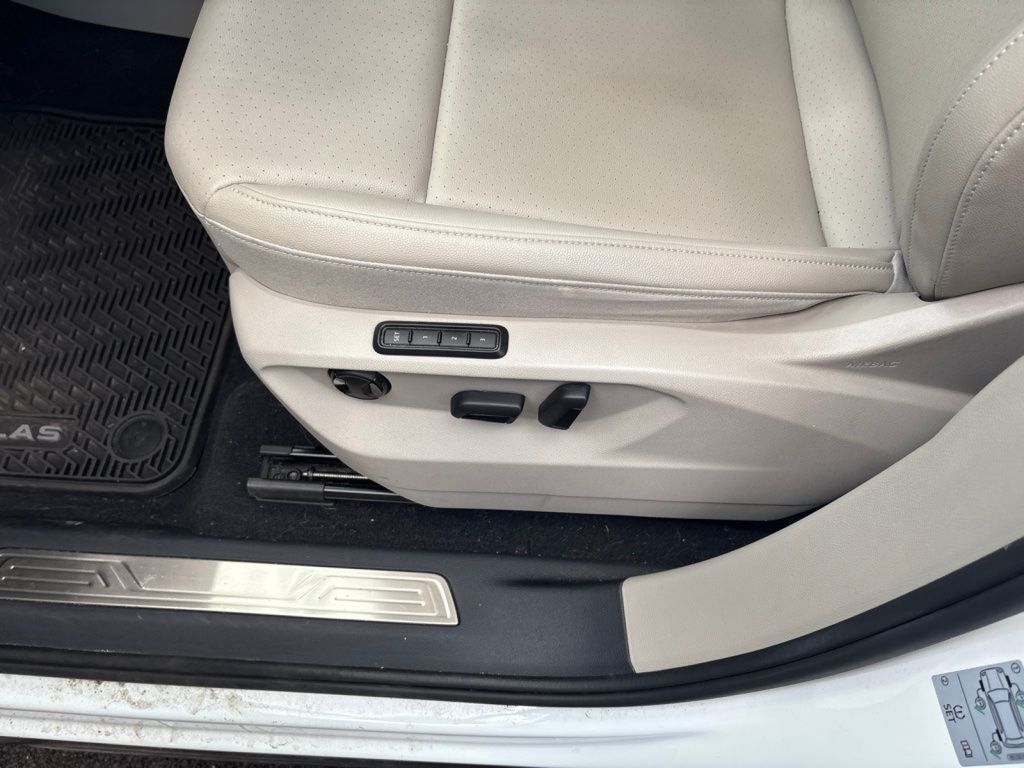 Used 2019 White Volkswagen 3.6L V6 SEL R-Line image 10