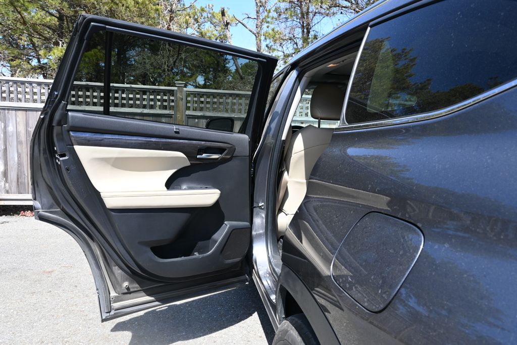 Thumbnail: 2024 Toyota Highlander - 10