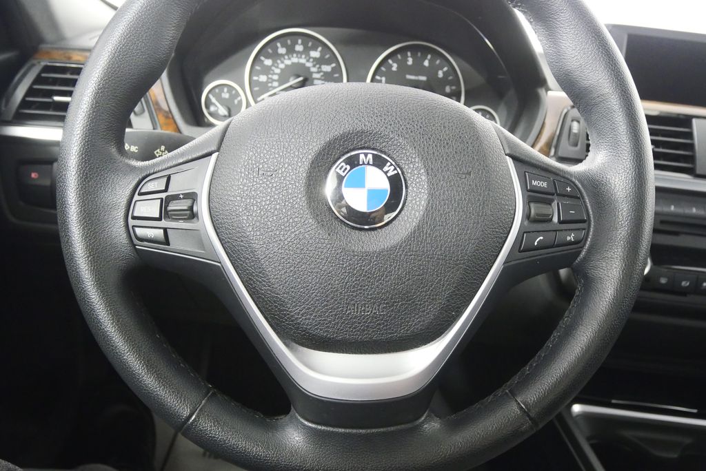 Thumbnail: 2015 BMW 3 Series - 21