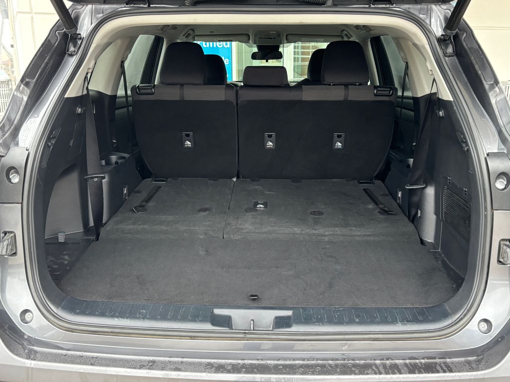 Thumbnail: 2022 Toyota Highlander - 30