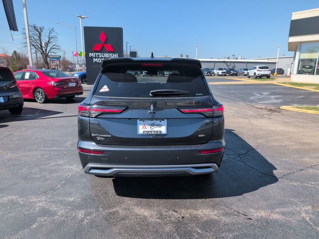 New 2026 Gray Mitsubishi SEL image 9