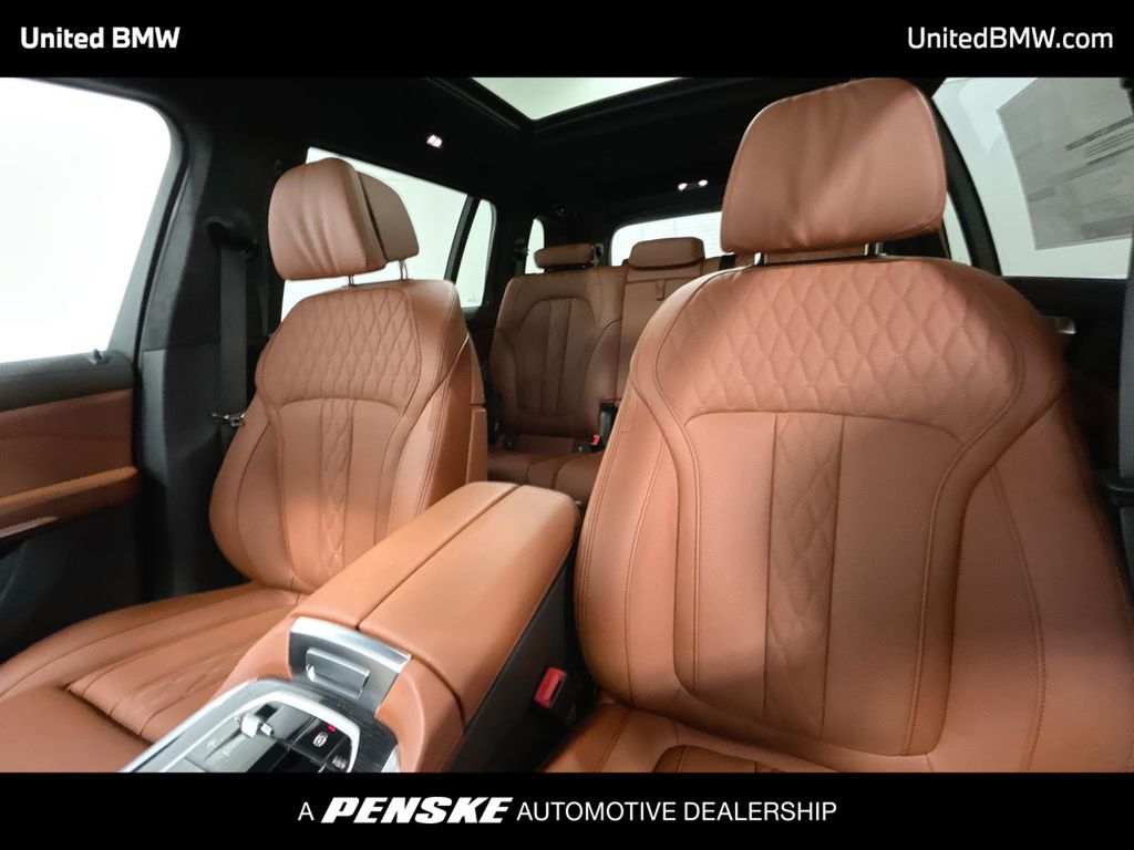Thumbnail: 2026 BMW X7 - 13
