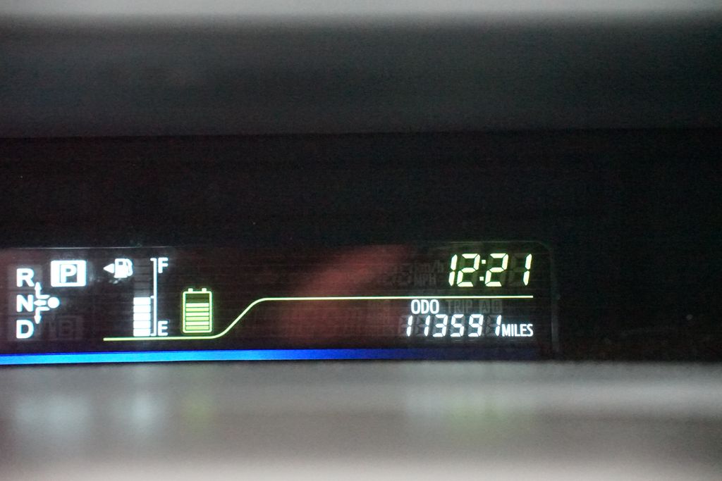 Thumbnail: 2012 Toyota Prius v - 16