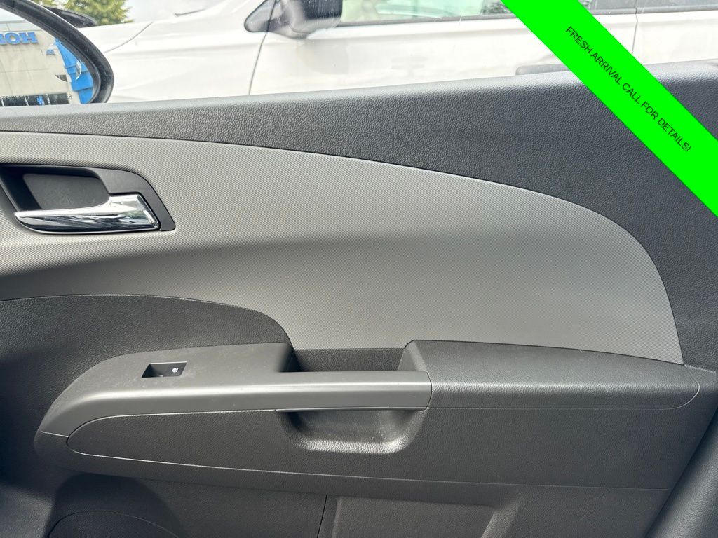 Used 2013 Silver Chevrolet LT image 26