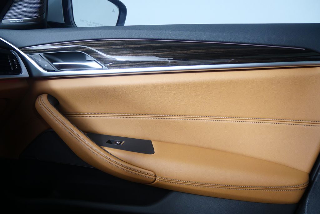 Thumbnail: 2023 BMW 5 Series - 25