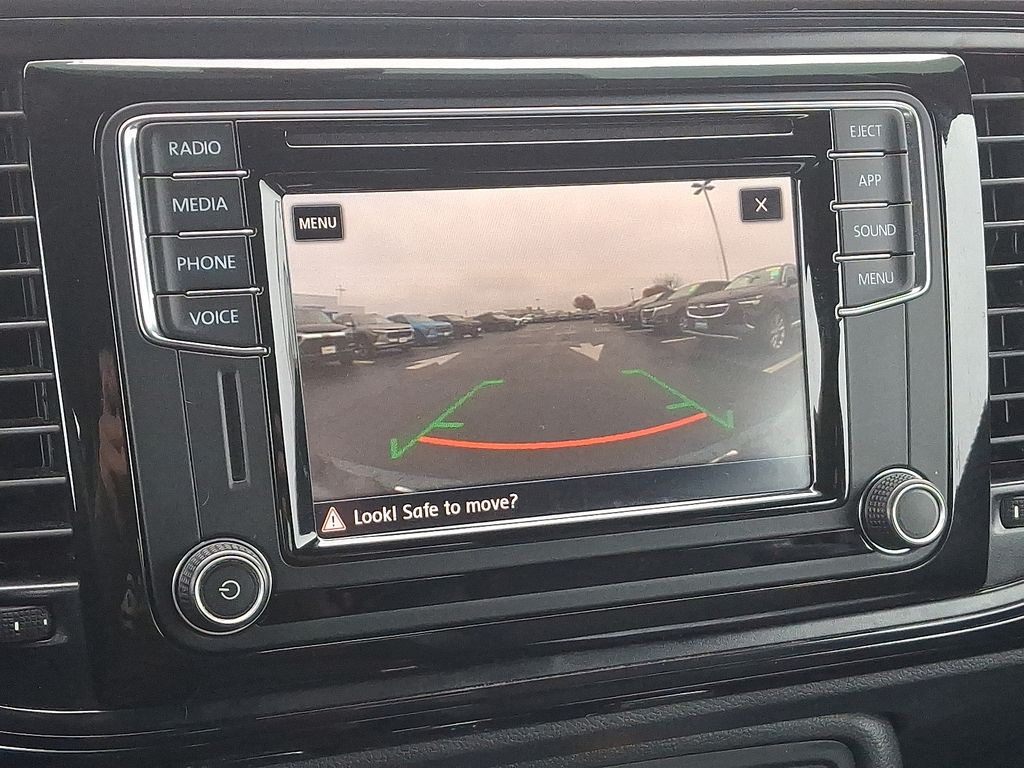 Thumbnail: 2018 Volkswagen Beetle - 17