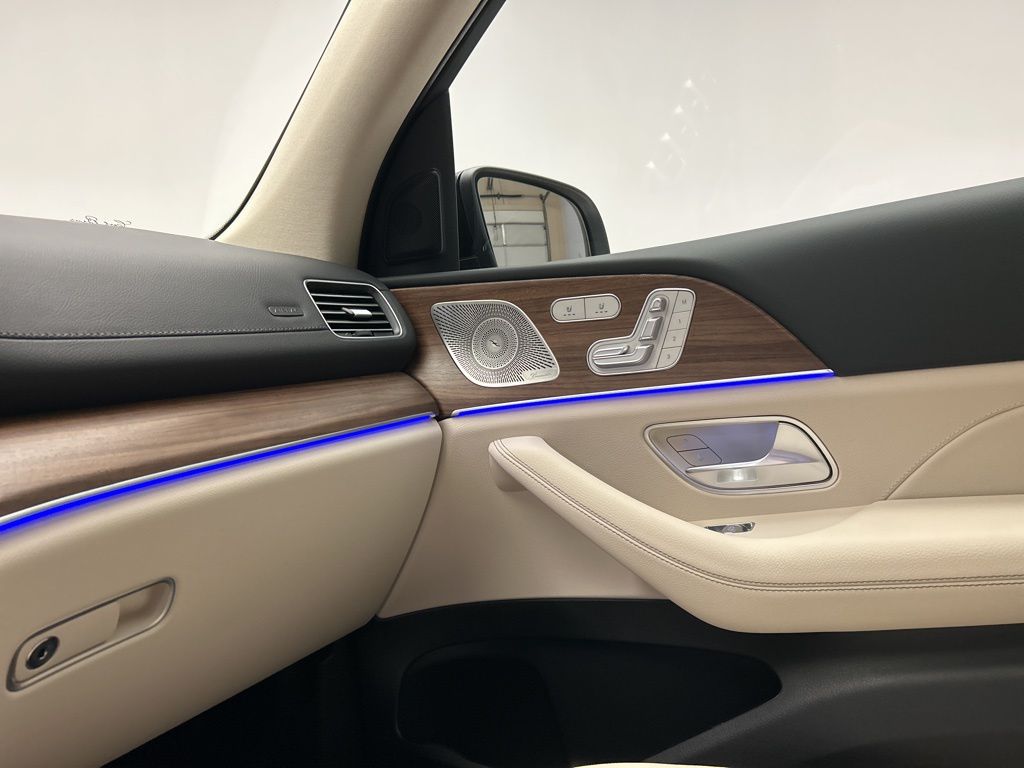 Thumbnail: 2026 Mercedes-Benz GLE - 22