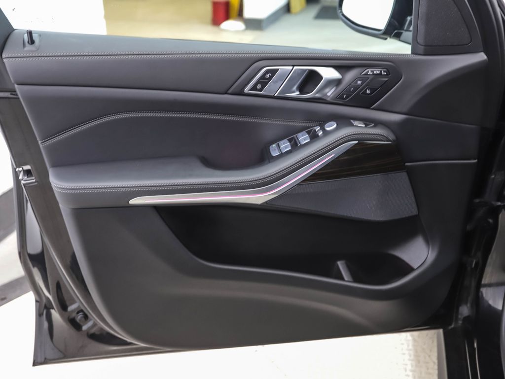 Thumbnail: 2025 BMW X7 - 9