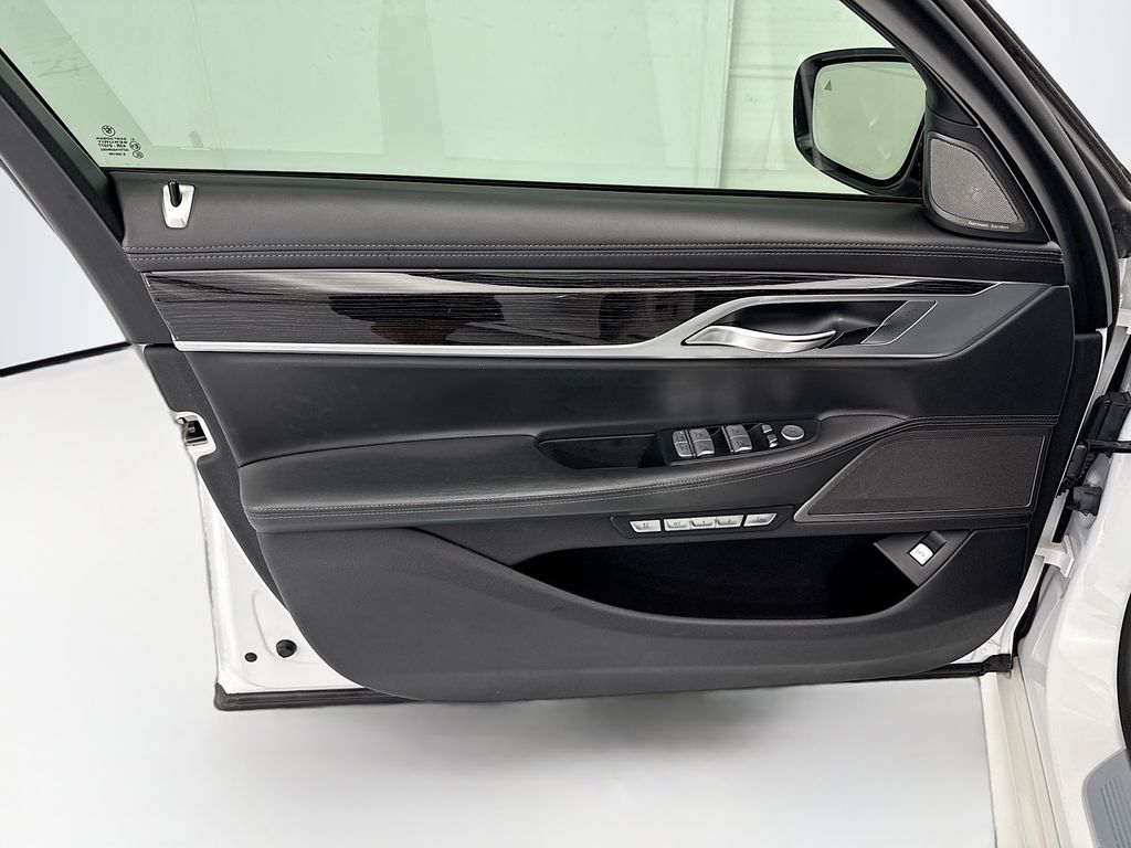 Thumbnail: 2018 BMW 7 Series - 23