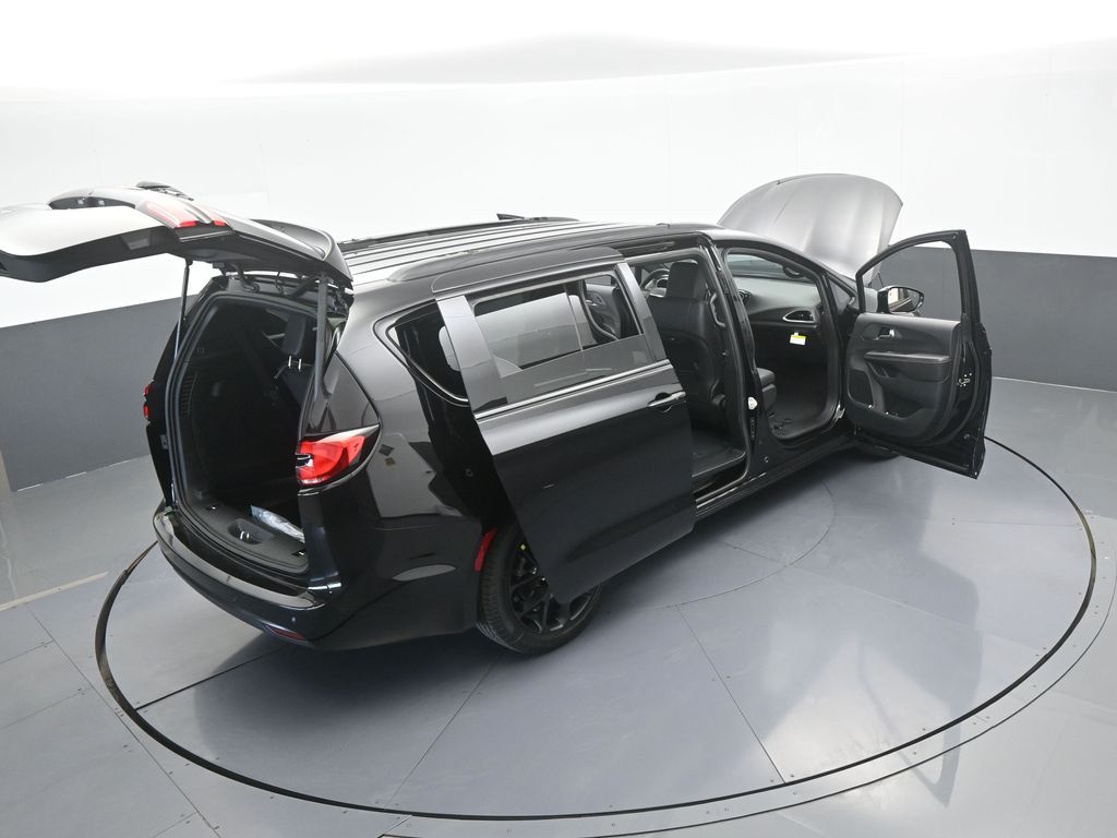 New 2026 Diamond Black Crystal Pearlcoat Chrysler Select image 68