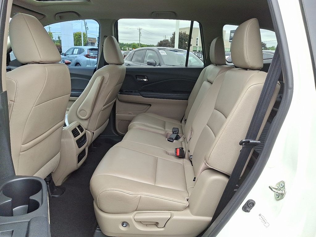 Thumbnail: 2016 Honda Pilot - 10