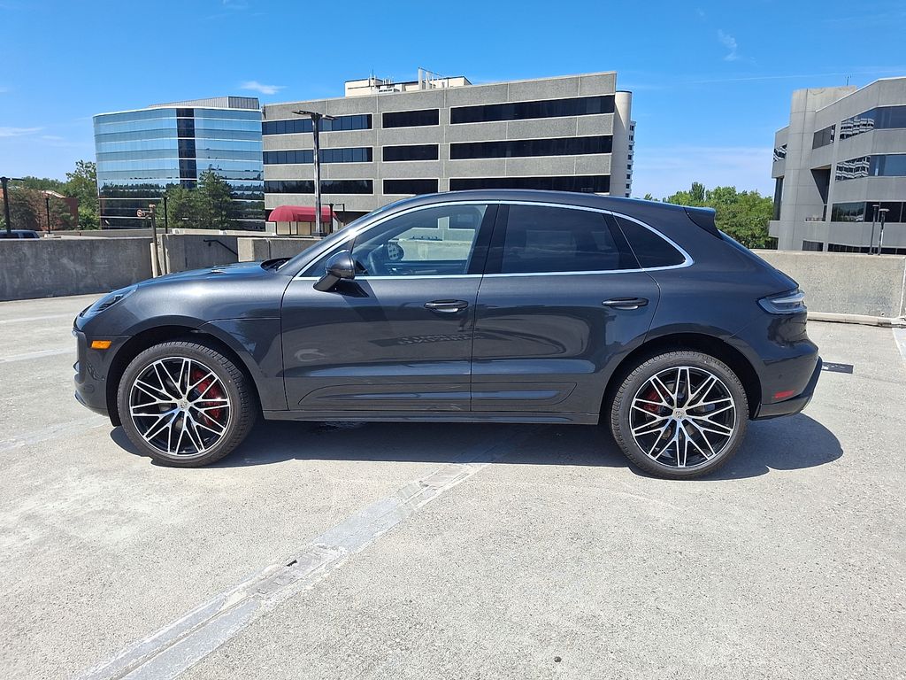 Thumbnail: 2026 Porsche Macan - 2