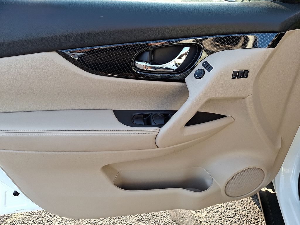 Thumbnail: 2019 Nissan Rogue - 14